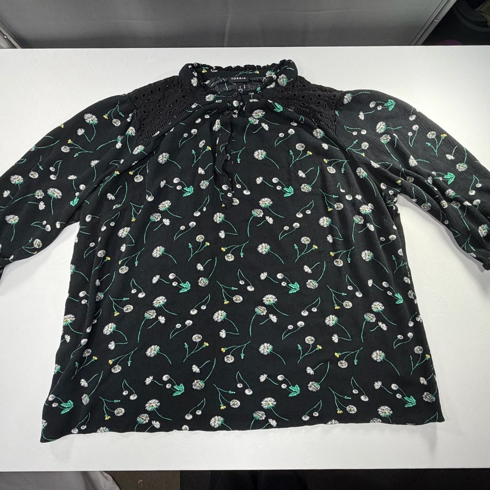 Torrid Blouse Black Dandelion Floral Womens Size 2 Boho Cottagecore Top